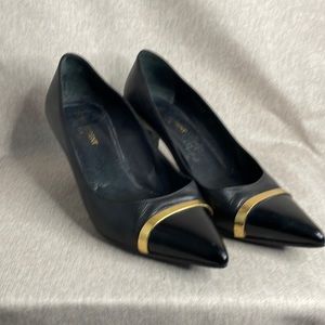 Saint Laurent Black & gold cap toe pumps sz 39/9